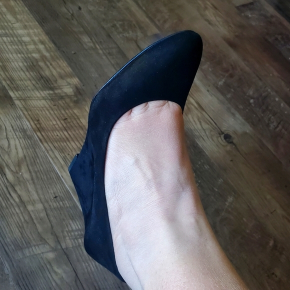 Banana Republic, black velvet wedges, size 11, new without box - Picture 3 of 4